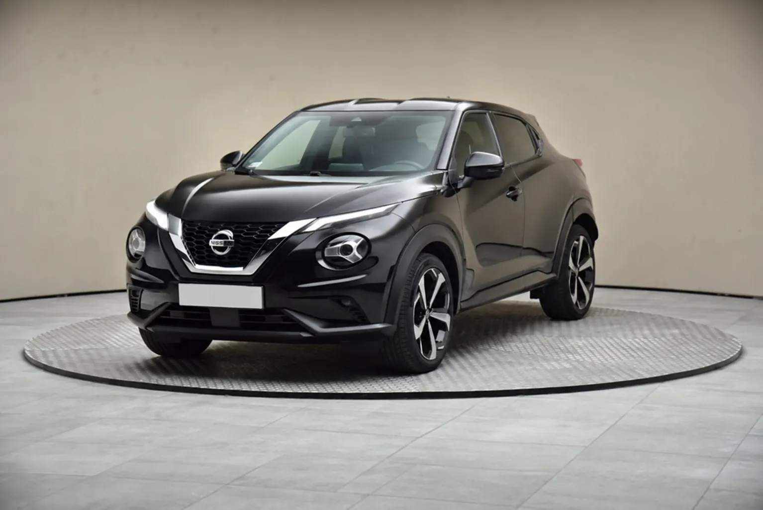 Nissan Juke Tekna automatic crossover rental car Budapest